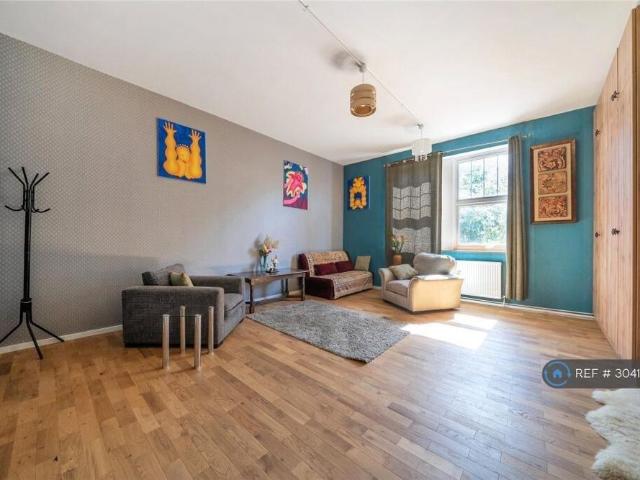 3 bedroom flat to rent