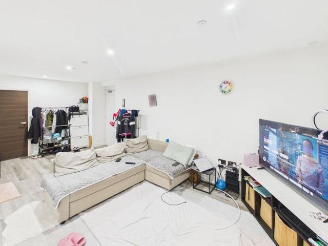 3 bedroom flat to rent