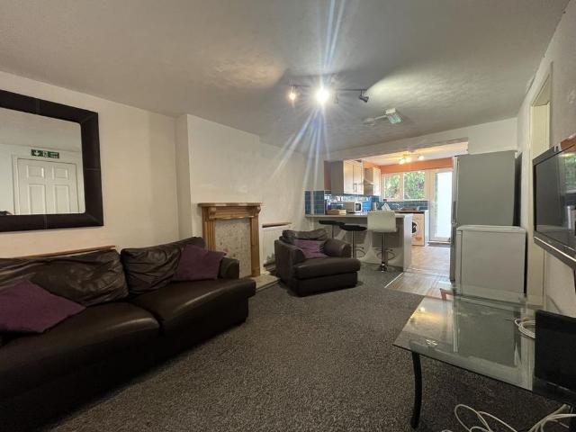 3 bedroom flat to rent