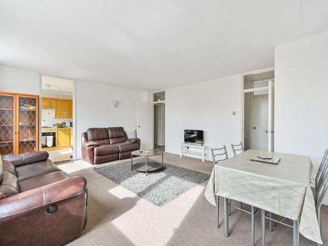 3 bedroom flat to rent