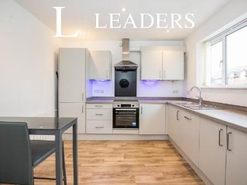 3 bedroom flat to rent