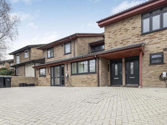 3 bedroom flat to rent