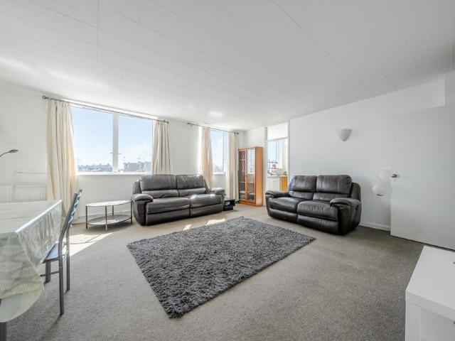 3 bedroom flat to rent
