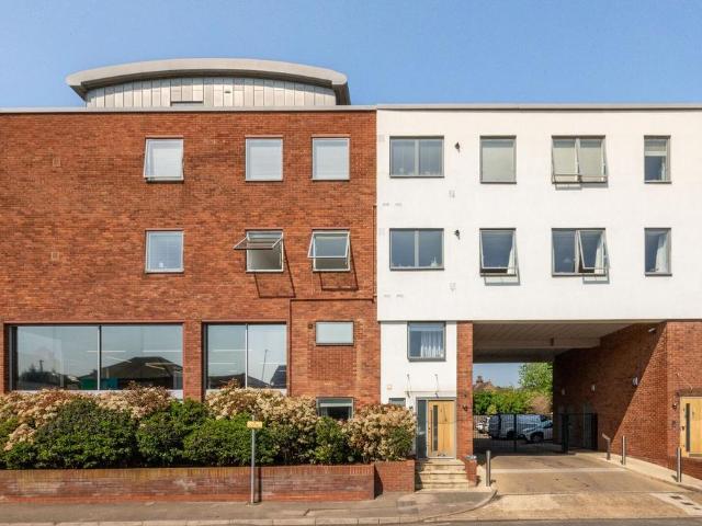 3 bedroom flat to rent