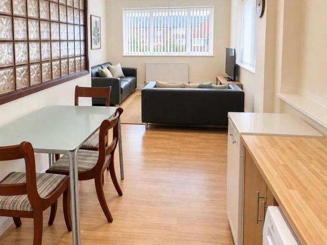 3 bedroom flat to rent
