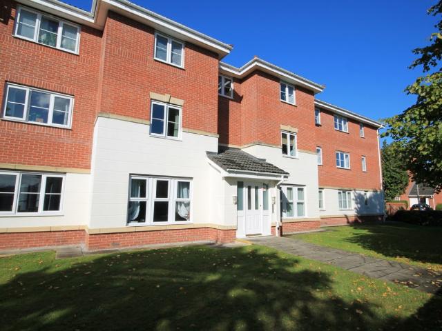 3 bedroom Flat To Rent