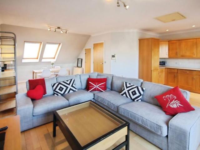 3 bedroom flat to rent