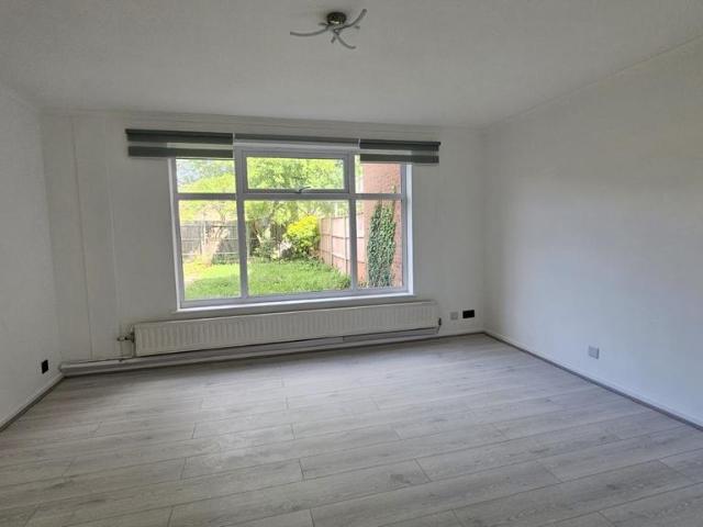 3 bedroom flat to rent