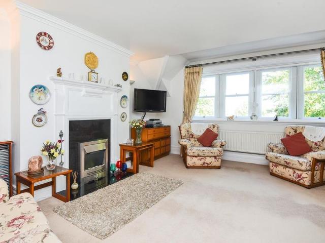 3 bedroom flat to rent