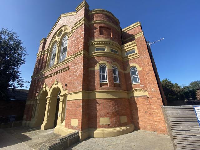 3 bedroom Flat To Rent