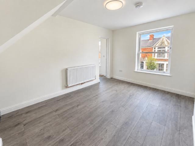 3 bedroom flat to rent