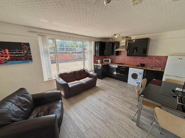 3 bedroom flat to rent