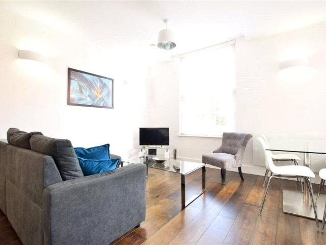 3 bedroom flat to rent