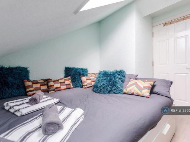 3 bedroom flat to rent