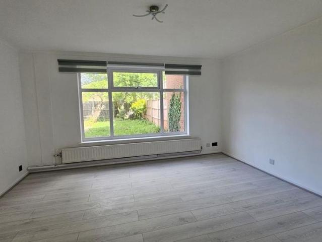 3 bedroom flat to rent