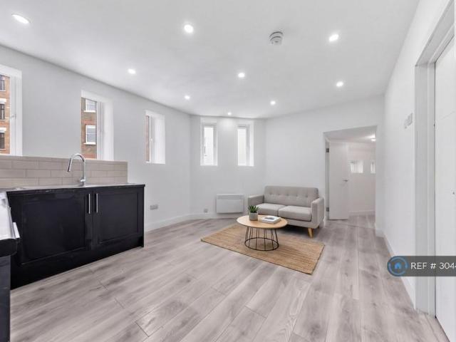 3 bedroom flat to rent