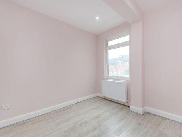 3 bedroom flat to rent