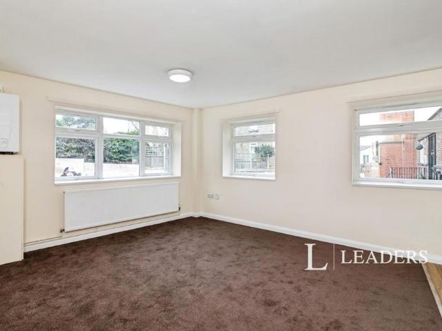 3 bedroom flat to rent