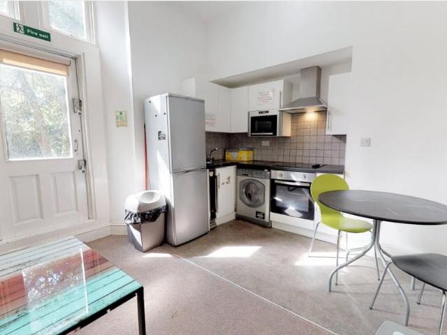 3 bedroom flat to rent