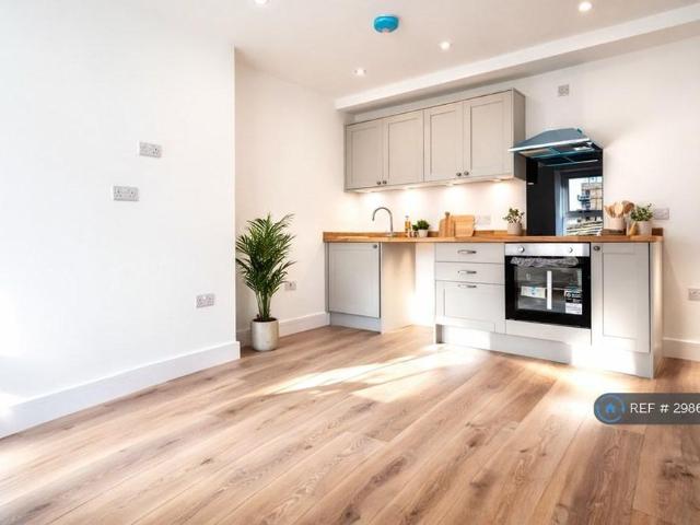 3 bedroom flat to rent