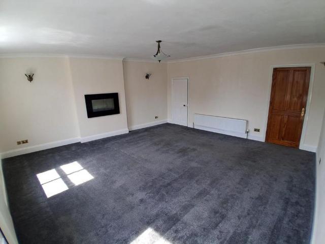 3 bedroom flat to rent