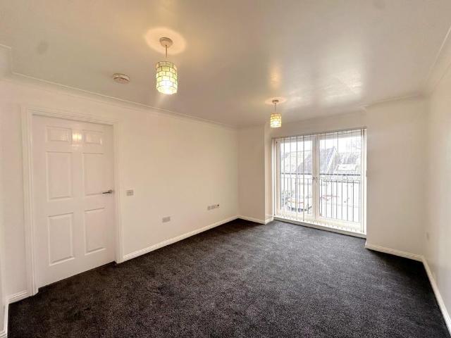 3 bedroom flat to rent