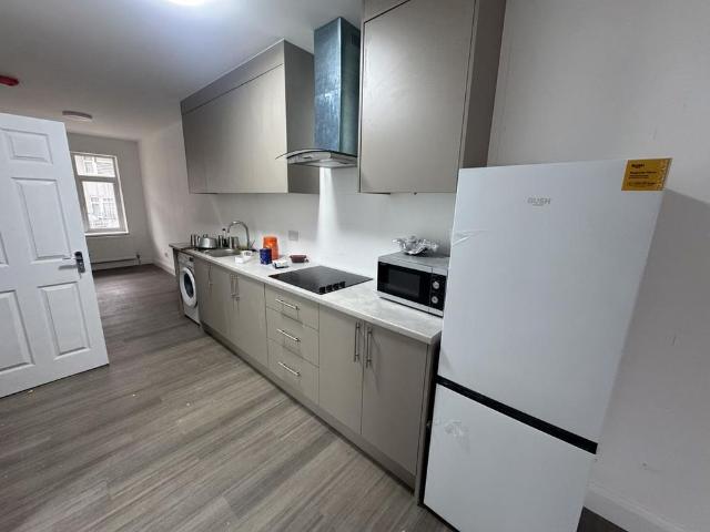 3 bedroom flat to rent