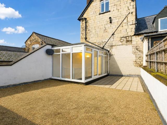 3 bedroom flat to rent