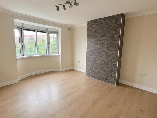 3 bedroom flat to rent
