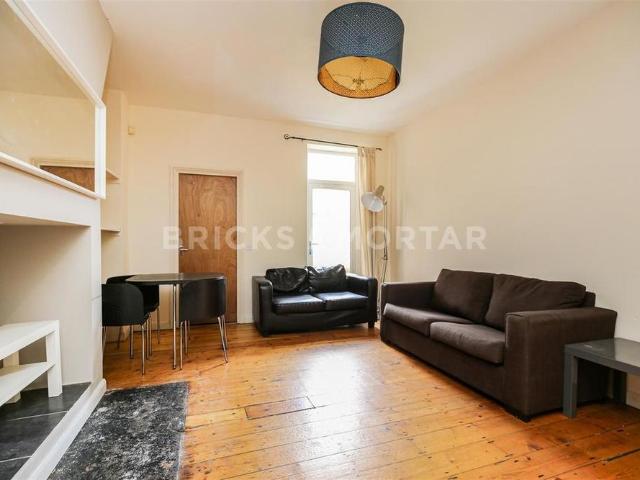 3 bedroom flat to rent
