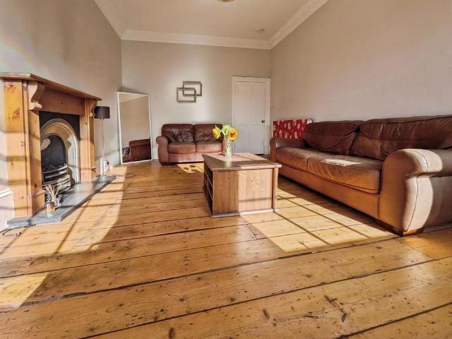 3 bedroom flat to rent