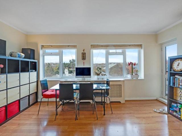 3 bedroom flat to rent