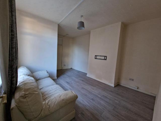 3 bedroom flat to rent