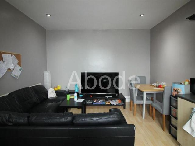 3 bedroom flat to rent