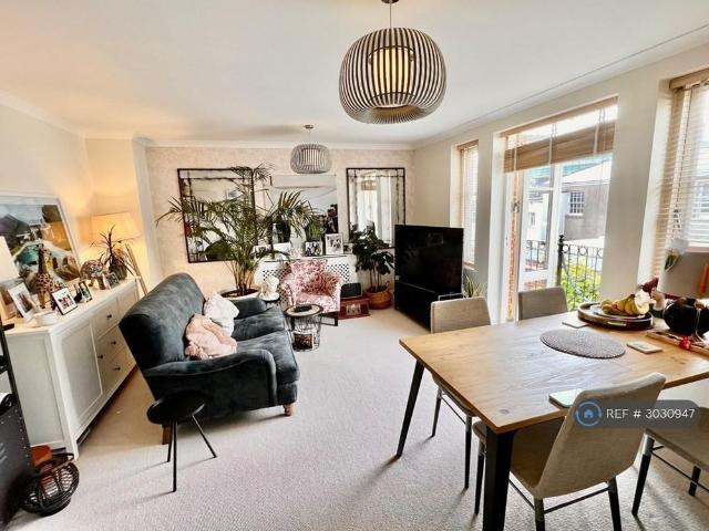 3 bedroom flat to rent
