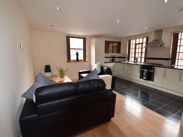3 bedroom flat to rent