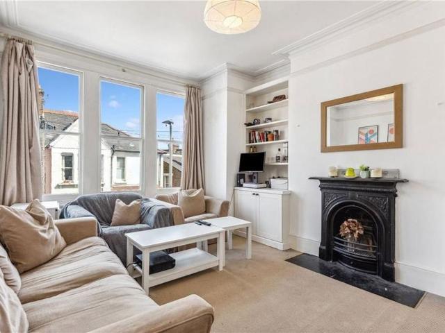 3 bedroom flat to rent