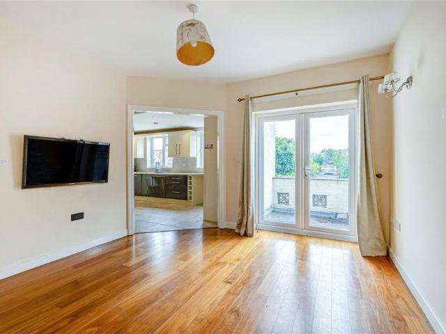 3 bedroom flat to rent