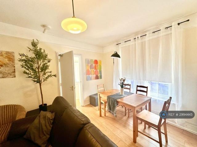 3 bedroom flat to rent