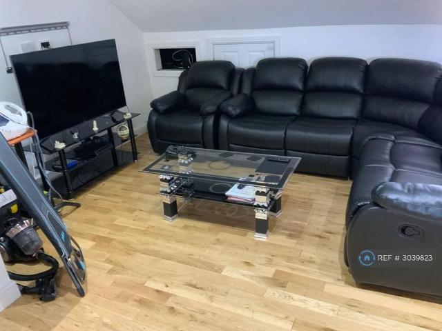 3 bedroom flat to rent
