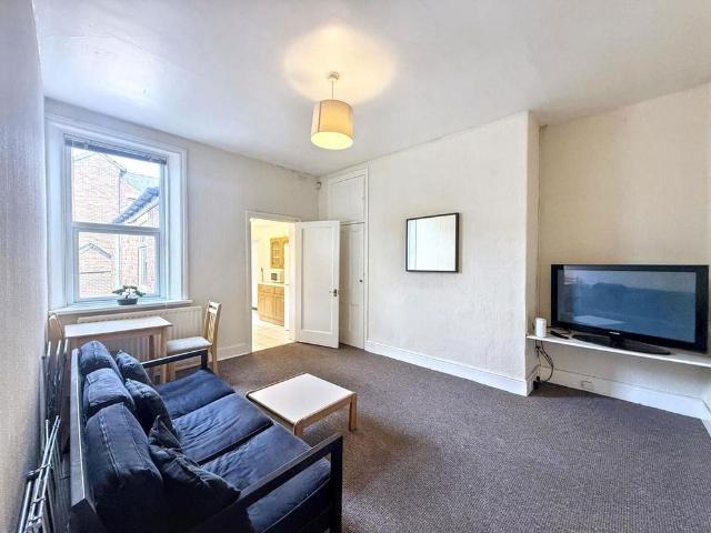 3 bedroom flat to rent