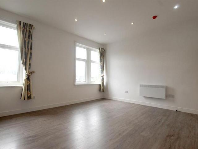 3 bedroom flat to rent