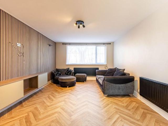 3 bedroom flat to rent