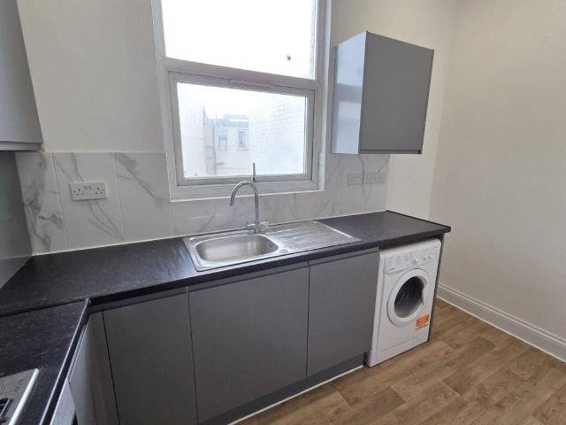 3 bedroom flat to rent