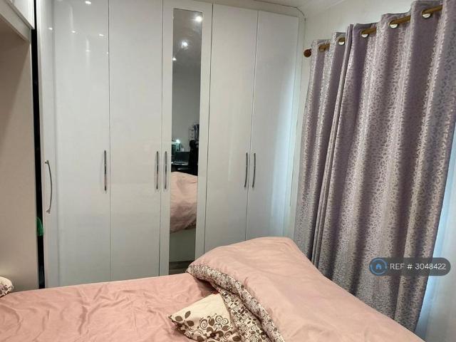 3 bedroom flat to rent