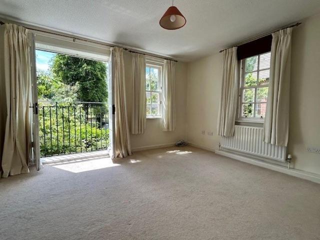 3 bedroom flat to rent