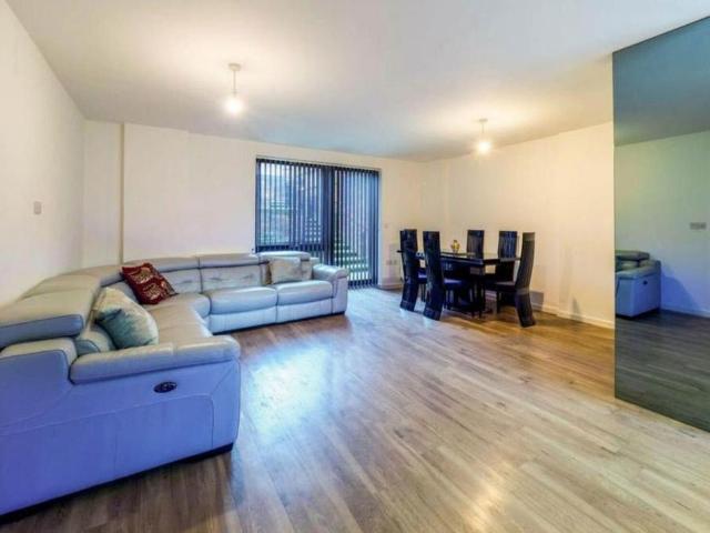 3 bedroom flat to rent