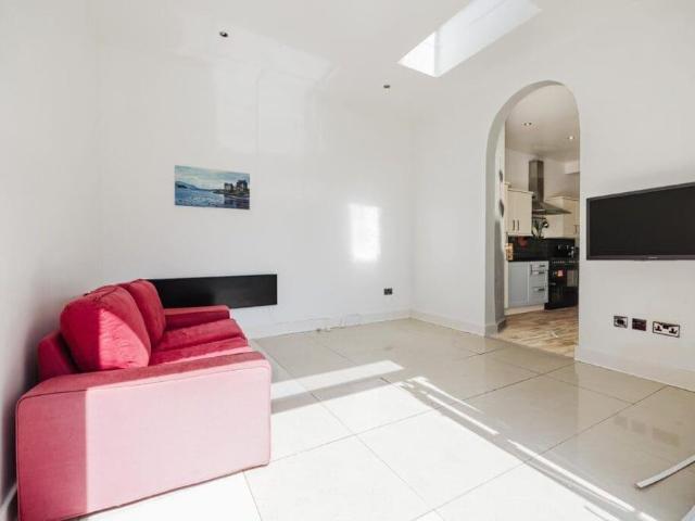 3 bedroom flat to rent