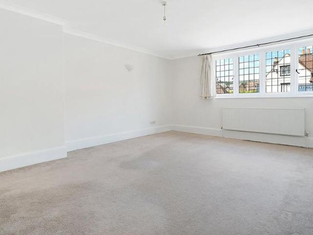 3 bedroom flat to rent