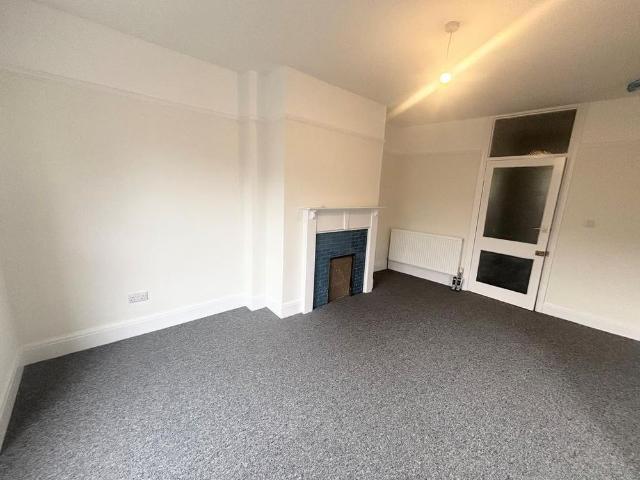 3 bedroom flat to rent